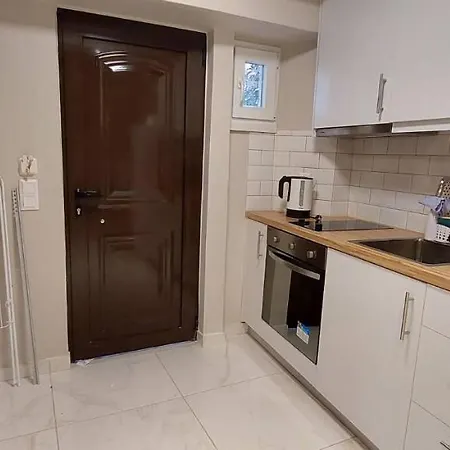 Elise Corfu Lejlighed